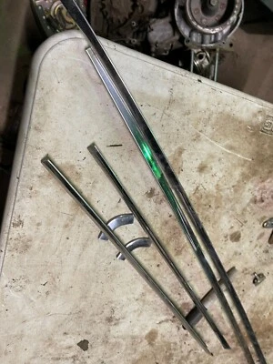 Janela traseira Ford Fairlane 1963-64 aço inoxidável - Imagem 1 de 4