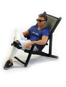 CR 1:64 Figura Pintada Modelo Ature Resina Diorama Hombre Sentado en un Reclinable - Imagen 1 de 1