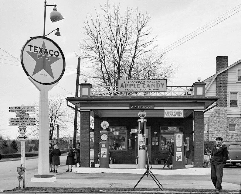 1940 TEXACO Gas and Service Station Photo Print 8 x 10 - Image 1 of 1