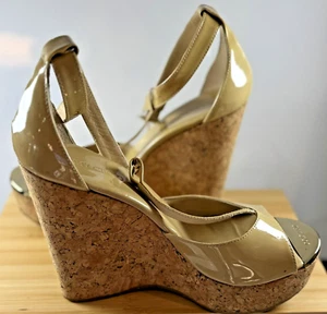 JIMMY CHOO Beige Patent Leather Pela Cork Wedge T Strap Heels Size 7.5 - Picture 1 of 13