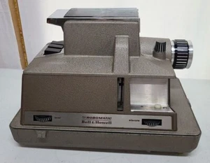 Proiettore a diapositive robomatico Bell & Howell TDC vintage modello 765-A con custodia - Foto 1 di 12