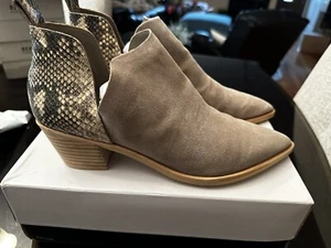 Dolce Vita Sonni Suede Ankle Bootie Neutral Reptile Stacked Heel BOHO Taupe 9.5 - Picture 1 of 7
