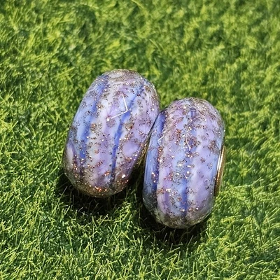 Par de cuentas de vidrio de condena Trollbeads retirado 2024 día violeta trollbeads Foto 1 de 4