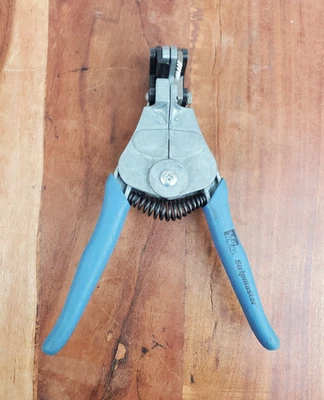 Herramienta pelacables IDEAL Stripmaster Nom Blade 8-22 Ga. en muy buen estado Foto 1 de 4