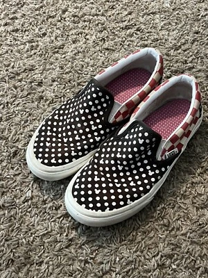 Tênis feminino Mickey Mouse quadriculado Vans vermelho e preto tamanho 5 bom estado - Imagem 1 de 4