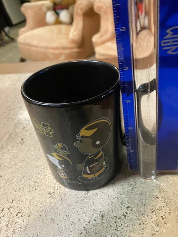 Michigan Football Peanuts Charlie Brown Snoopy Woodstock Coffee Cup Mug Cover