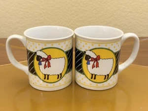 2 Kaffeetassen mit Schafen | 10 Unzen | Rotes Band gelbe Punkte blaue Glocke schwarzes Band - Bild 1 von 6