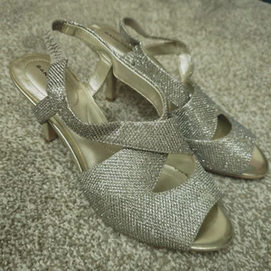 Scarpe Bandolino MALORIE donna taglia 6,5 oro scintillante punta aperta tacco slingback - Foto 1 di 14