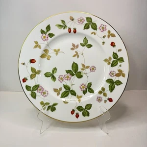 Wedgwood Wild Strawberry Dinner Plate Bone China Gold Trim 10.75 inch Set Of 6 - Picture 1 of 18