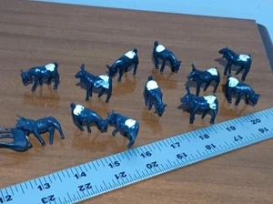 Vintage 60er Jahre Bauernhof Tiere Kühe Plastik Spielzeug Konvolut 11 Teile Modelleisenbahn Deko - Bild 1 von 4