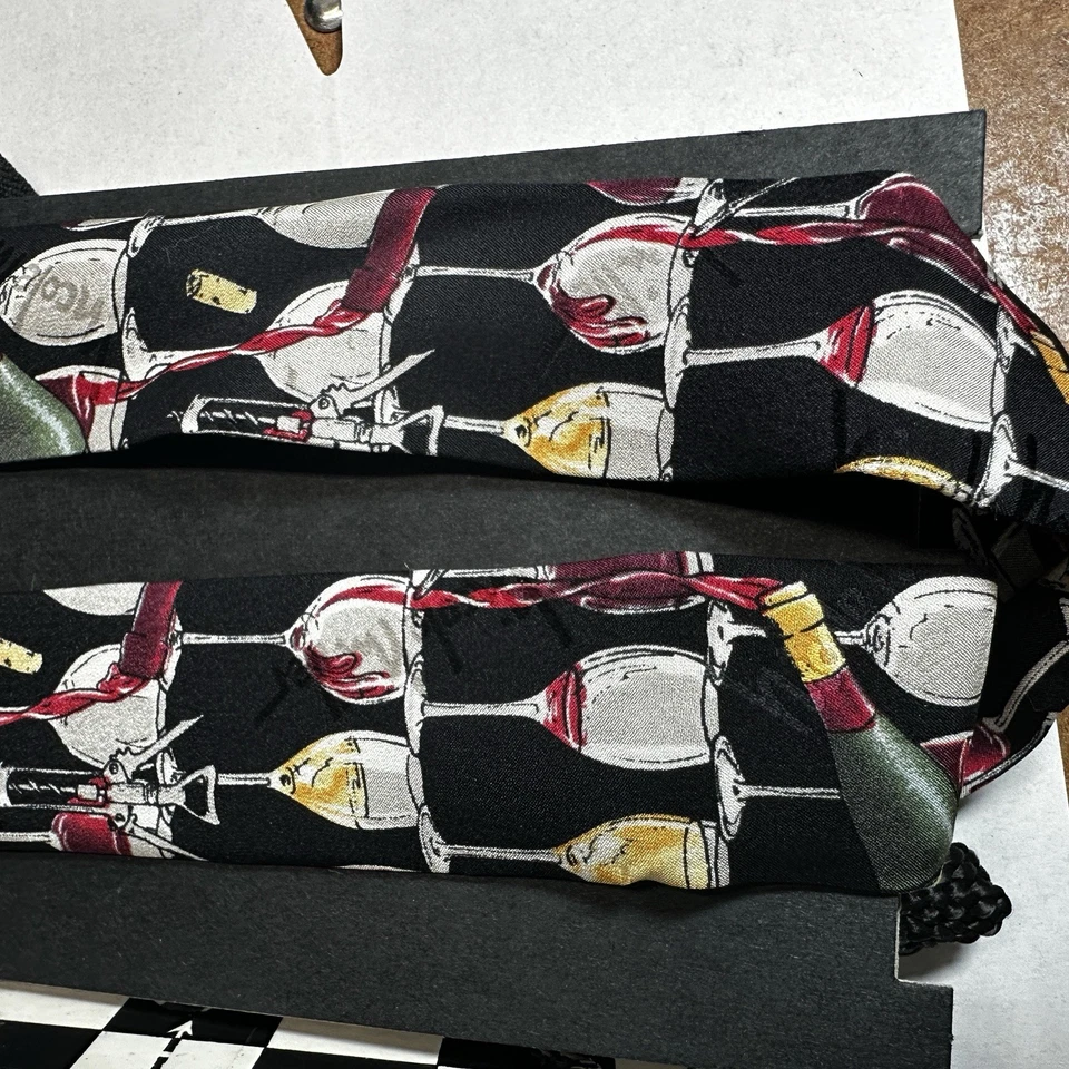 Suspensórios Nicole Miller Knightwear tema vinho seda estilo anos 90 - Imagem 1 de 4