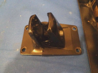 Braçadeira JBLControl 5 do sistema de montagem MTC-52 INCOMPLETA preta - Imagem 1 de 4