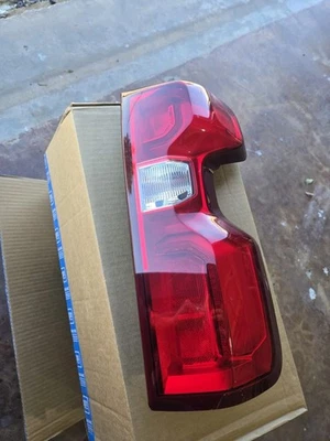 2019-2024 CHEVROLET SILVERADO 1500 RIGHT SIDE TAIL LIGHT LED OEM USED - Image 1 of 4