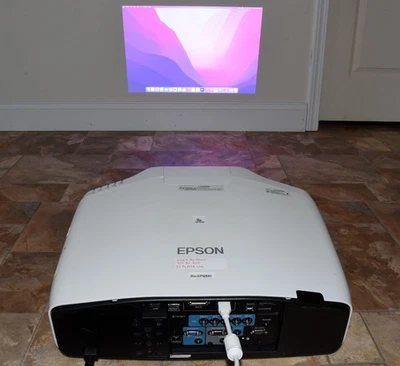 Epson Pro G7500U Projector WUXGA 4K Enhancement - 2664 Hrs - ELPLM08 - Image 1 of 4