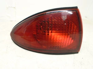 00 01 02 Chevrolet Cavalier luz trasera exterior izquierda fabricante de equipos originales panel de cuarto montado - Imagen 1 de 12
