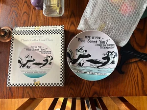 Looney Tunes Classic "Who Scent You" Pepe Le Pew 9" Commemorative Plate 94 1124 - Picture 1 of 4