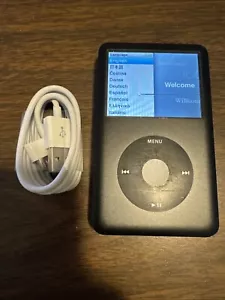 Apple iPod classic 6th Generation Black (160 GB) Bundle - See Pictures - Picture 1 of 4