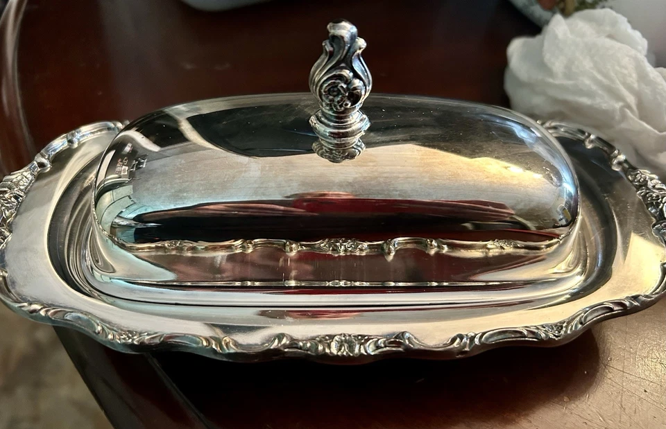 Vintage Silverplate Covered Butter Dish w/ Glass Insert Foto 1 de 1