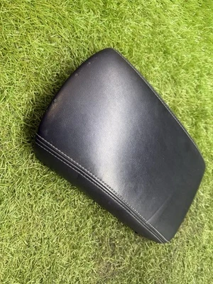 17-20 INFINITI Q50 Q60 CENTER CONSOLE ARM REST ARMREST LID COVER BLACK DAMAGE - Image 1 of 4