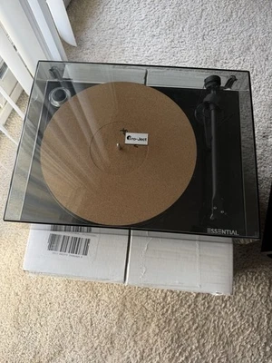 Pro-Ject Essential III Plattenspieler Klavier schwarz gebraucht Konvolut - Bild 1 von 4