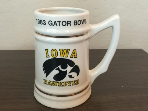 Iowa Hawkeyes NCAA FOOTBALL SUPER VINTAGE 1983 GATOR BOWL College Stein Mug! Cover