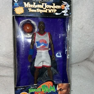 Neu im Karton Warner Bros Playmates Space Jam Michael Jordan Tune Squad MVP Actionfigur - Bild 1 von 18