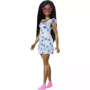 Barbie 13,2" bambola fashionista con sindrome di Down che indossa un vestito stampa cuore - Foto 1 di 6