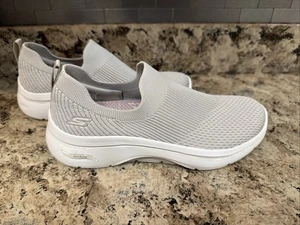 Women's Skechers Arch Fit 2.0 - Air Cooled Slip Shoe On 125300-TPE Sz 7.5 NEW - Picture 1 of 11