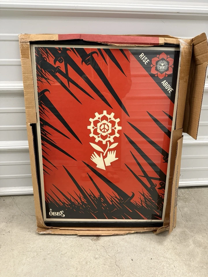 Serigrafía firmada 75/300 de Shepard Fairey “Rise Above” 2006 Obey Giant - Enmarcada Foto 1 de 1