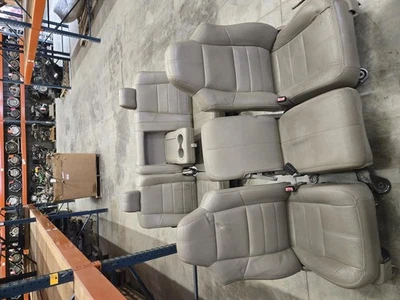 2008-2010 Ford F250 Super Duty Complete Seat Set 40/20/40 Leather XLT Small Tear - Image 1 of 4