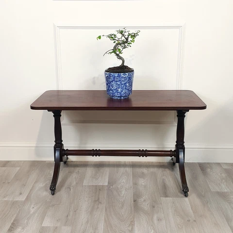 Reproduction Mahogany Coffee Table - F171 Cover