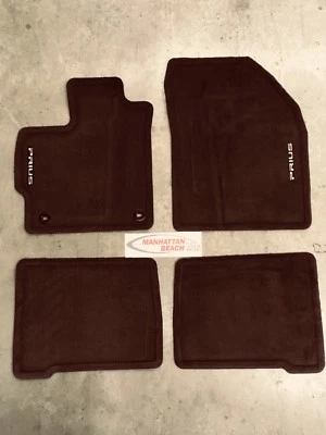 2012 - 2015 PRIUS BLACK CARPET FLOOR MATS  PT926-47140-20 GENUINE TOYOTA - Imagem 1 de 4