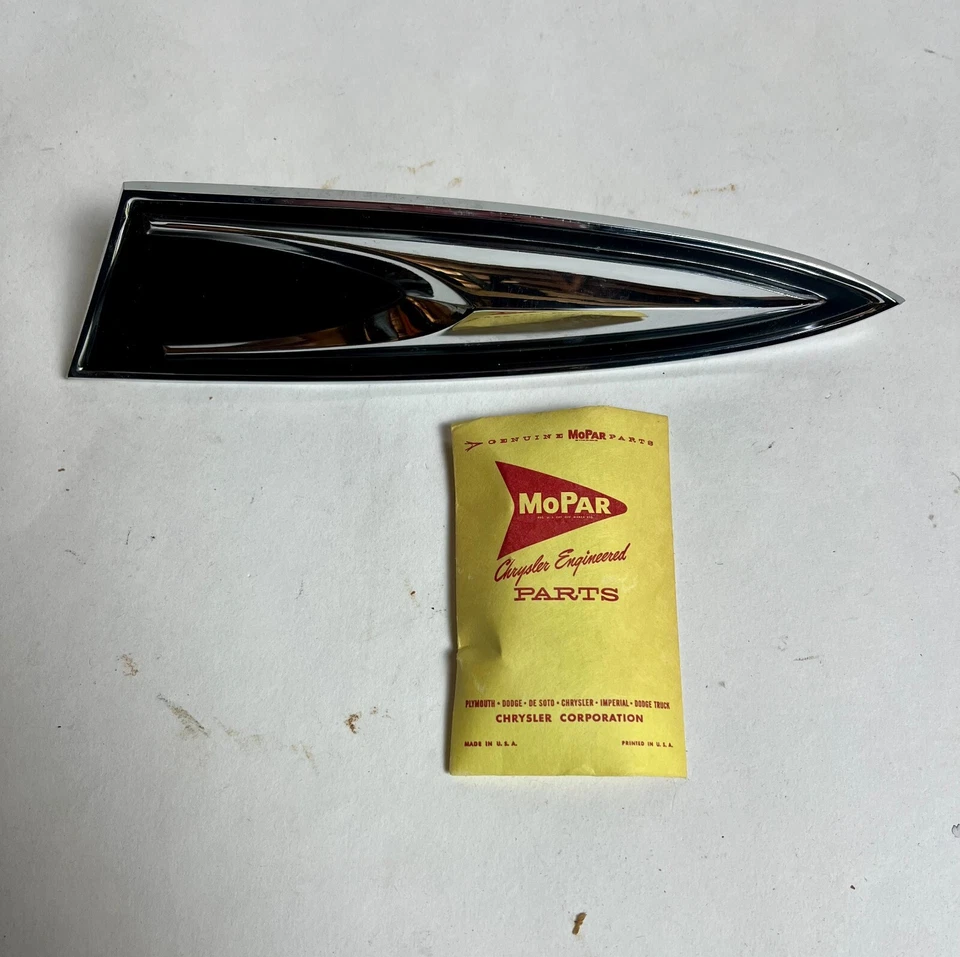 Nuevo adorno de panel de cuarto de stock antiguo para modelos Plymouth 1960 Mopar #2084736 Foto 1 de 1