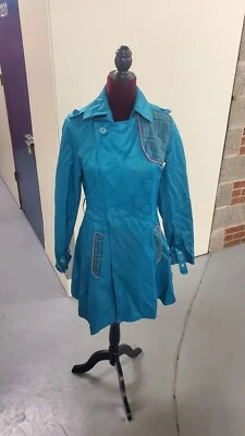 Trench impermeable verde con envidia para mujer de doble botonadura verde azulado con cinturón talla pequeña Foto 1 de 4