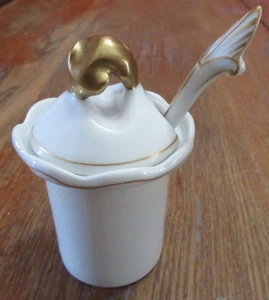 Vintage Porzellan Marmeladenglas und Schöpfkelle weiß mit GOLDAKZENTEN verziertes Design 4,5" hoch - Bild 1 von 7