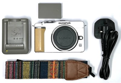 Olympus PEN E-PL1 12.3MP Digital Camera White Body **4889 shots** #1739 - Image 1 of 4