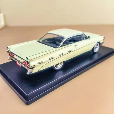 GFCC 1959 1/43 Pontiac Bonneville Hardtop Diecast White Collection Model Car - Image 1 of 4