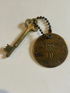 RARO🇺🇸1920-30 VINTAGE”WALDORF ASTORIA”HOTEL KEY ROOM#10 NEW YORK 👀LQQK👀 - Foto 1 di 12