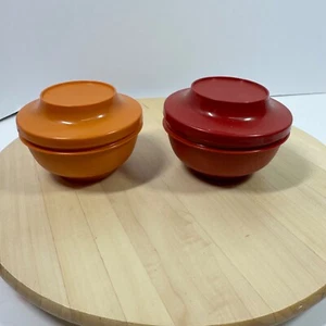 2 Vintage Tupperware 1436-15 & 1436-17 Dichtung n Servierschüsseln mit Deckel orange rot - Bild 1 von 10