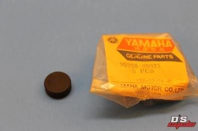 NOS Yamaha OEM Plug 1976 YZ400 YZ250 YZ175 YZ125 90338-20023-00 - Изображение 1 из 4