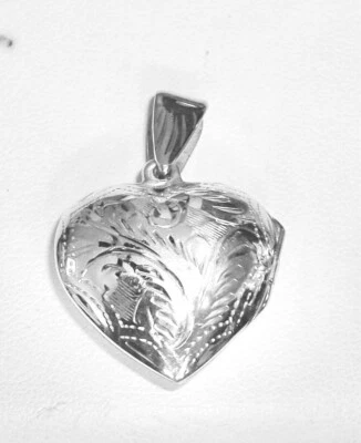 锁定雕刻表面纯银 1 1/4 英寸长 状况完好 大号桶 — 第 1/3 张图片