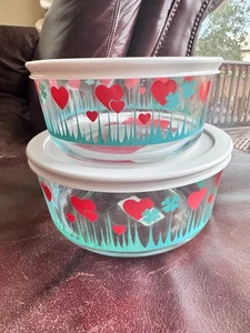 NUEVO NUEVO CON ETIQUETAS PYREX LUCKY IN LOVE 4 TAZAS 7 TAZAS ALMACENAMIENTO CORAZONES ROJOS TRÉBOL VERDE AZULADO - Imagen 1 de 7