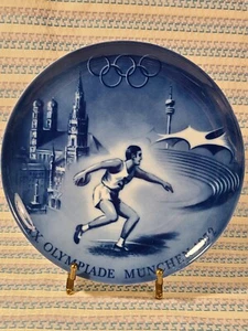 XX OLYMPIADE MUNCHEN 1972 BERLIN GERMANY COLLECTOR'S PLATE OLYMPICS KOBALT BLUE - Picture 1 of 5