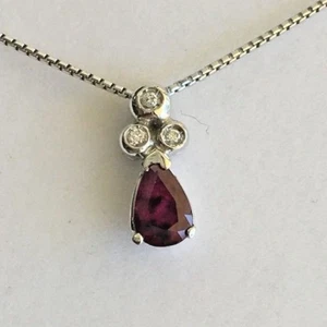 Splendido ciondolo in oro bianco 18k con catena da 16" .95 ct a forma di pera rubino e diamanti - Foto 1 di 12