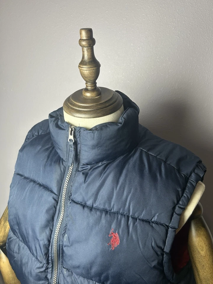 U.S. Polo Assn Men’s Puffer Vest Size Large Navy Blue Zip Jacket Red Lining - Image 1 of 4