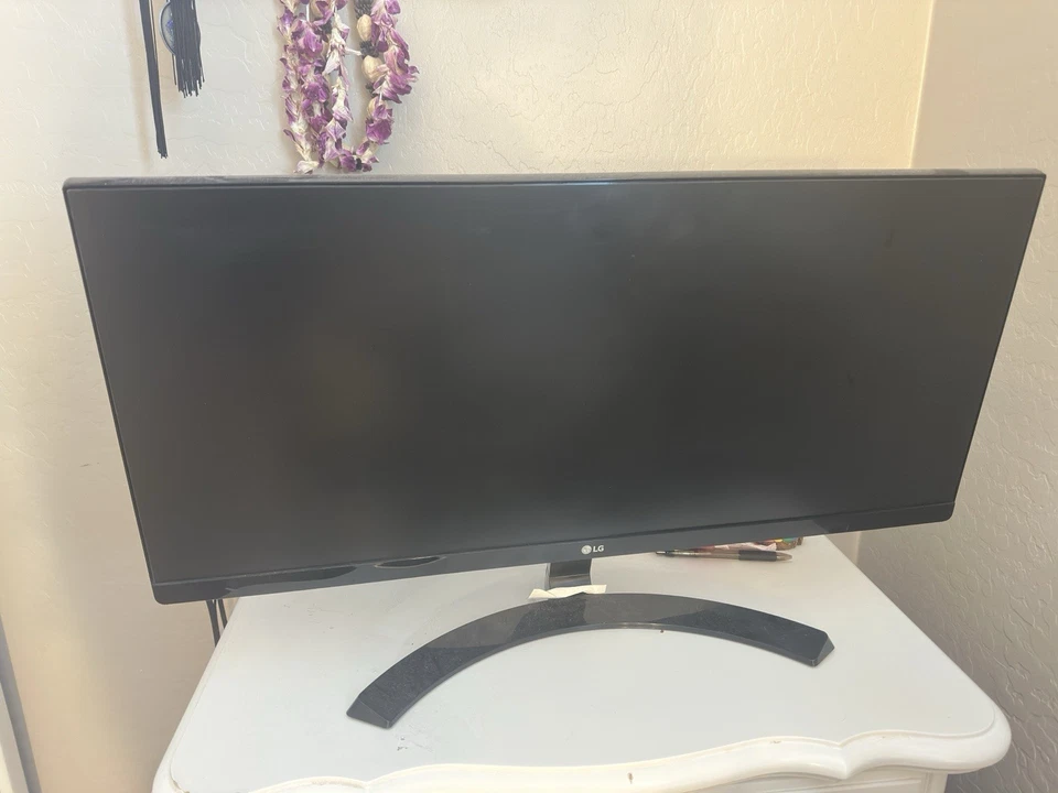 LG 29UM68-P 29-inch UltraWide monitor - Image 1 of 3