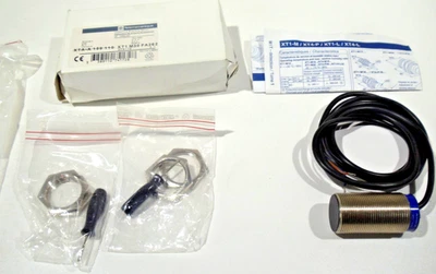 Schneider XT1M30FA262 Capacitive Proximity Sensor 30mm 2 Wire AC NO 24-240VAC - Image 1 of 4
