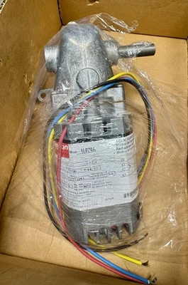 Dayton 1LPZ9 Universal AC/DC Right Angle Gearmotor 115V, 229:1 - Image 1 of 4