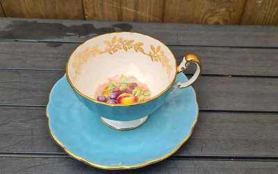 STUNNING VINTAGE TURQUOISE ANYSLEY CUP AND SAUCERS GOLD LEAVES  FRUIT - Image 1 of 4