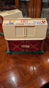 Vintage Fisher-Price Sammlerstück Spiel Familie Bauernhof Scheune sauber mit tollen Innenseiten - Bild 1 von 12
